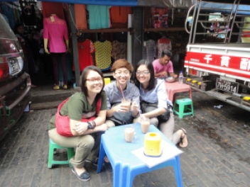 Here we are enjoying our tea between 2 vans in Bogyoke Market